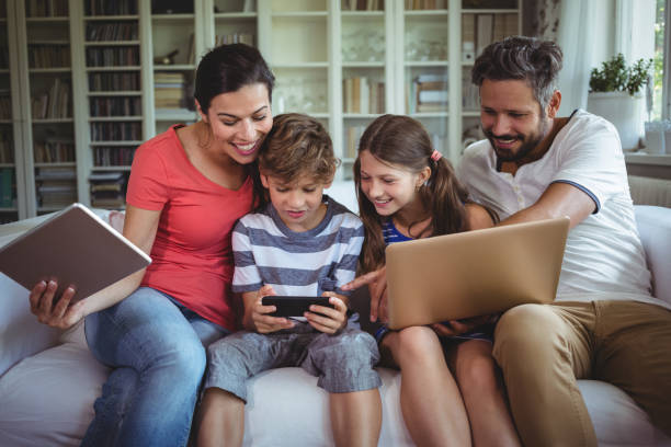 Família utilizando o sistema Kids Nocéu